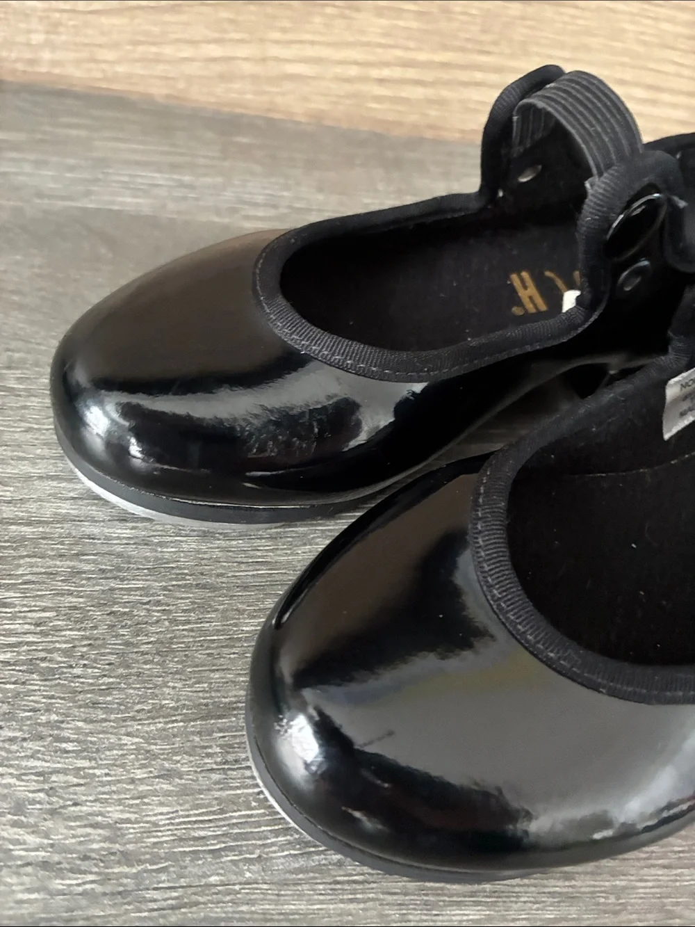 Bloch Patent Leather Toddler Tap dance shoes Size 8M with elastic Band